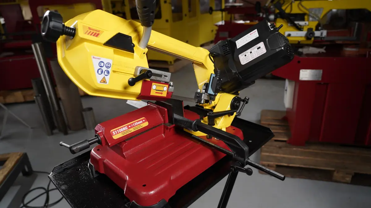 Starrett S1106NG +1 Stk 1440 x 13 x 0,65 mm x 8/12 ZpZ Sägeblatt, Metallbandsäge, 850 Watt, Variable geschwindigkeit 30–80 m/min, Gährung 0-60°